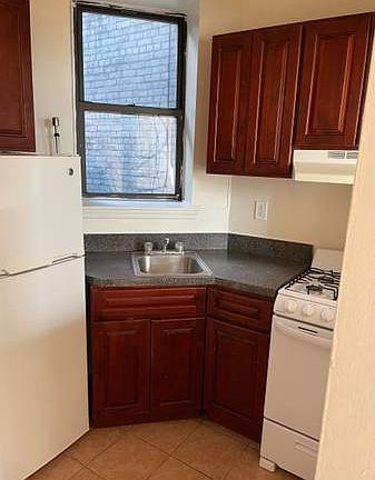 5th image of 327 E 92nd St #5FT