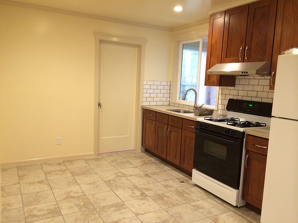 1st image of 625 Brussels St