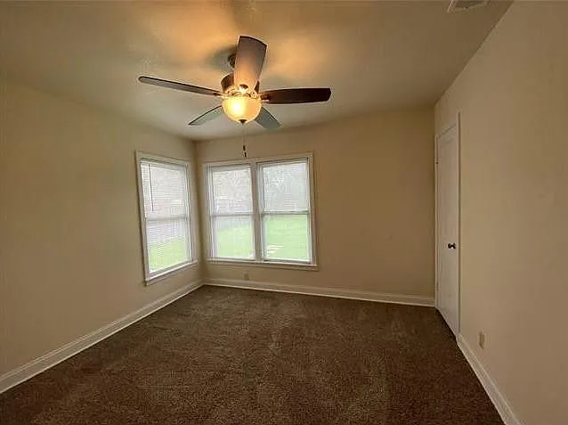 4905 Penrose Ave — Photo 3