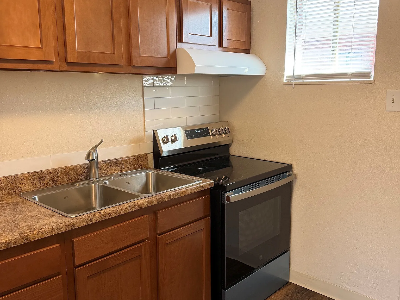 2 bed, 800 sqft, $925 — Photo 3