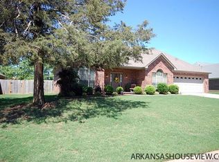 135 Grapevine St, Conway, AR 72034