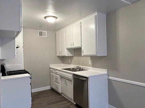 3rd image of 6543 Woodman Ave APT 106
