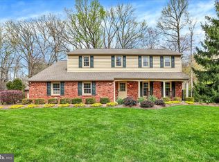 300 Robin Hood Dr, Yardley, PA 19067