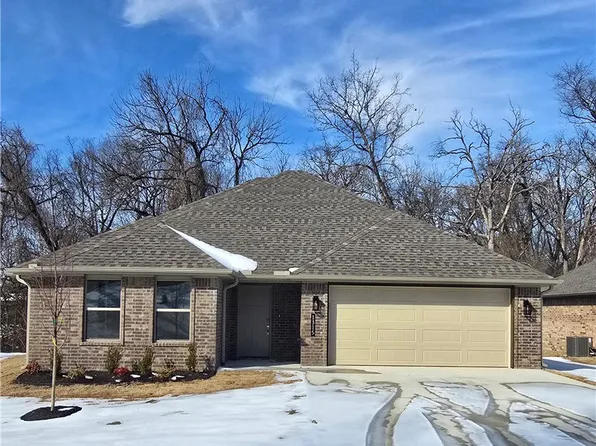 1315 Valley Dr, Gentry, AR 72734