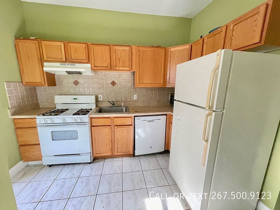 1st image of 415 N Preston St #3