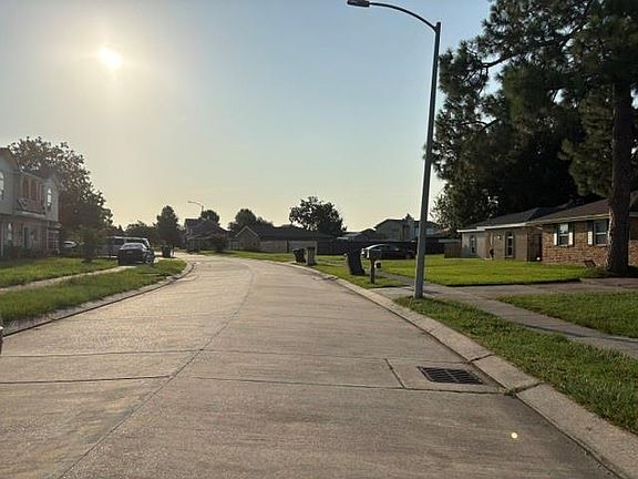 4th image of 8324 Fairfax Dr