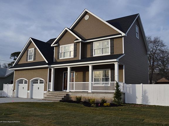 2nd image of 807 Woodwild Dr