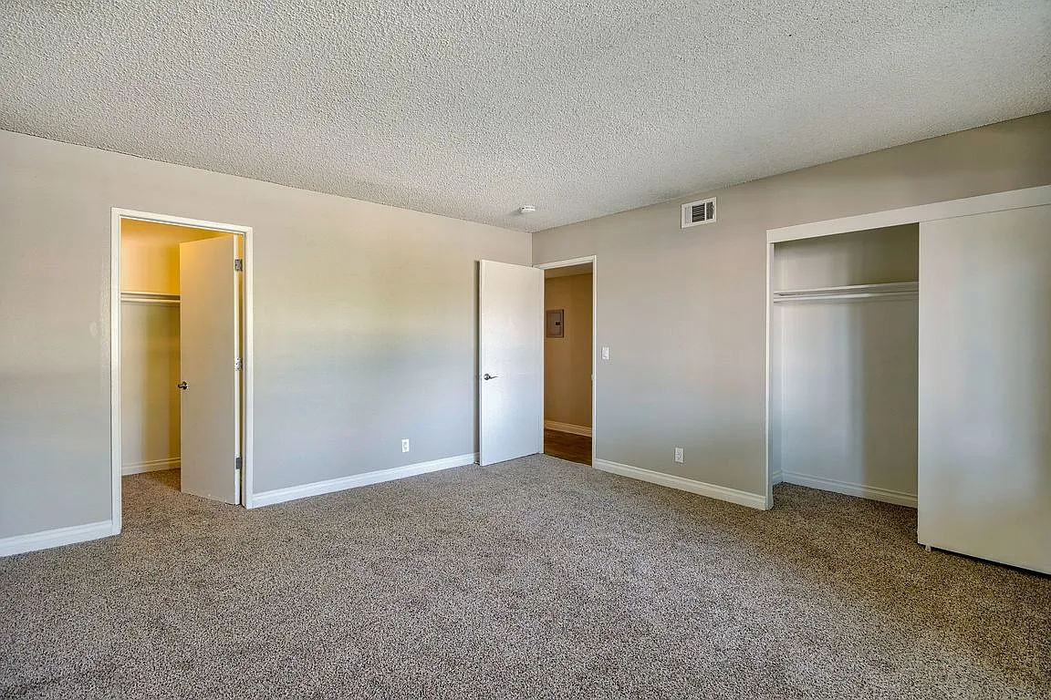 Tustin View — Photo 3