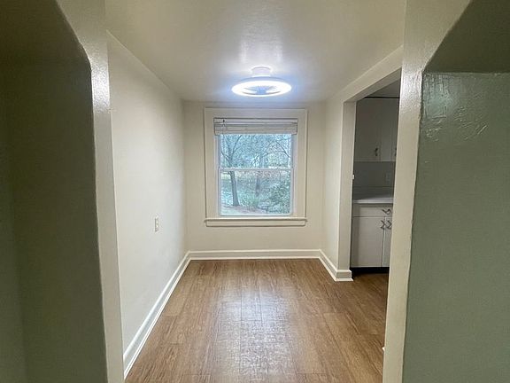 5th image of 124 Tyler Cres W #B