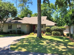 8 Possum Ln, Hilton Head Island, SC 29928