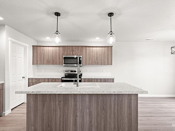 2nd image of 21 S Sweetgrass Pl