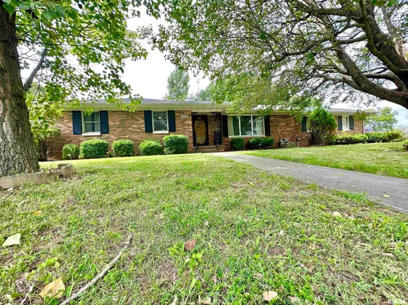 203 April Ave, Carmi, IL 62821