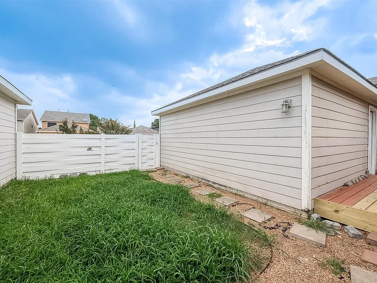 20939 Young Meadows Way — Photo 22