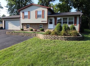 28W014 Warrenville Rd, Warrenville, IL 60555
