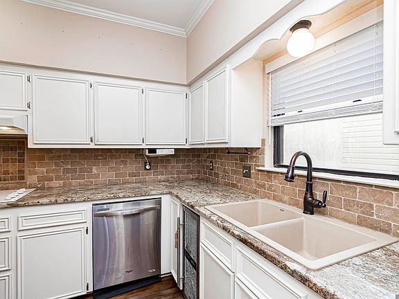 5th image of 2413 Shadowbrook Dr