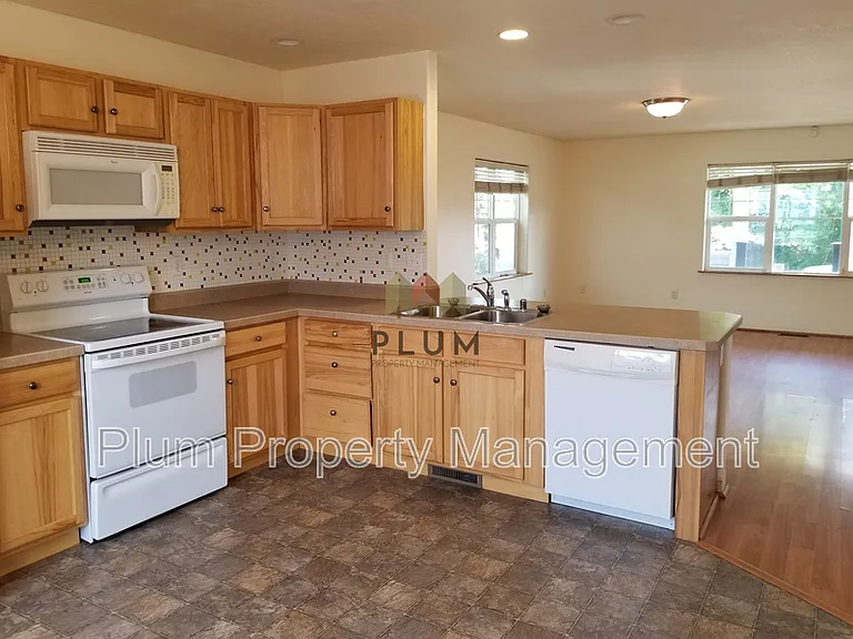 1620 S 14th St W — Photo 15
