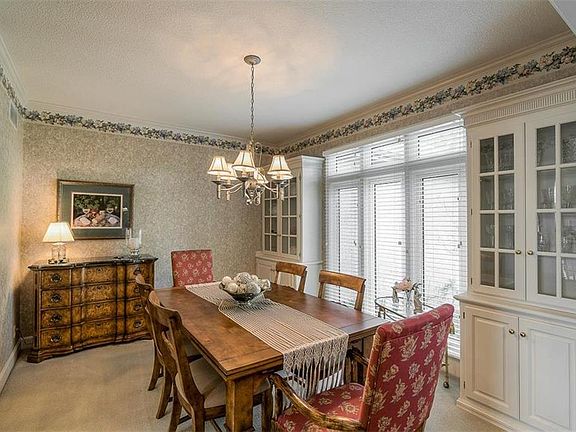 4th image of 9823 Vista Dr