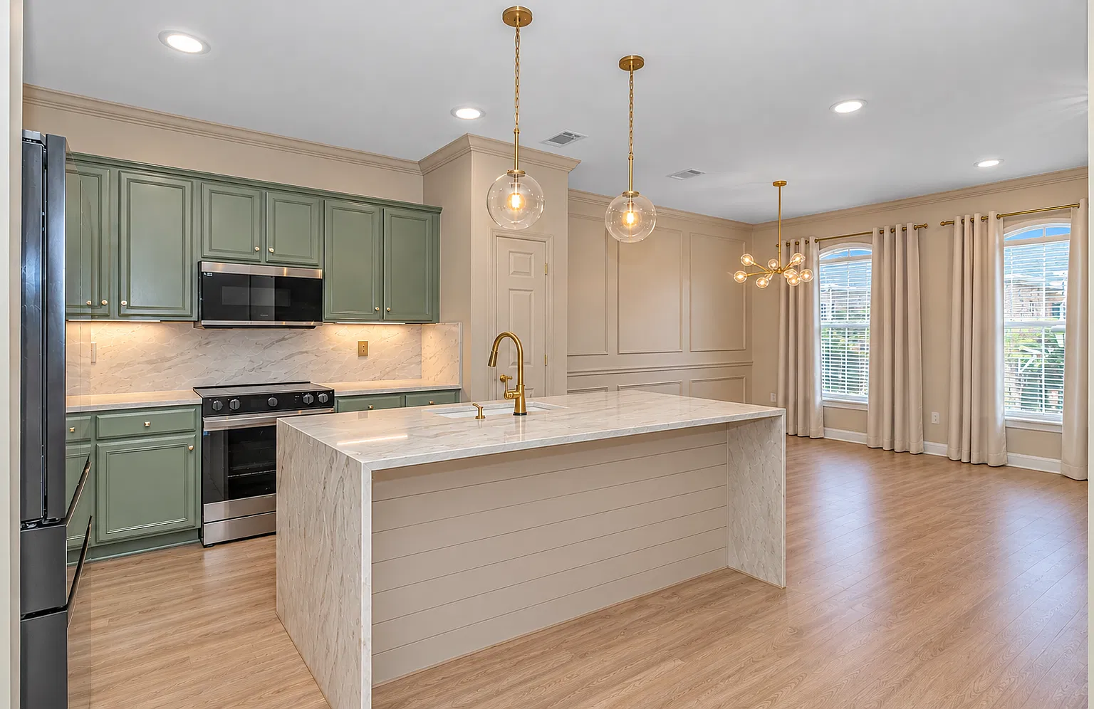 3 bed, 2.5 bath, 1344 sqft, $2,400 — Photo 2