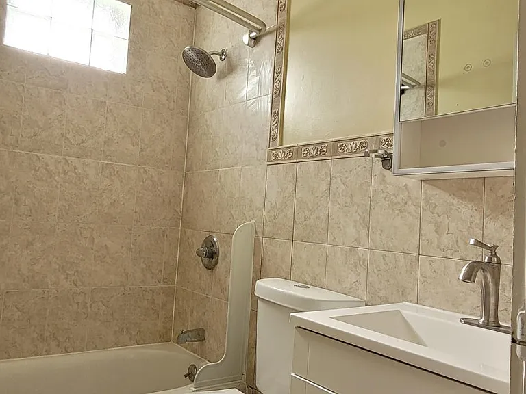 102 Maple St #3 — Photo 7