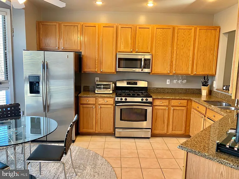55 Taverngreen Ct — Photo 17