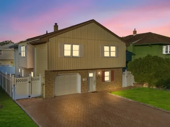 8 Iris Ln, Wallington Boro, NJ 07057