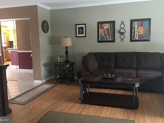 3rd image of 3443 Chalfont Dr