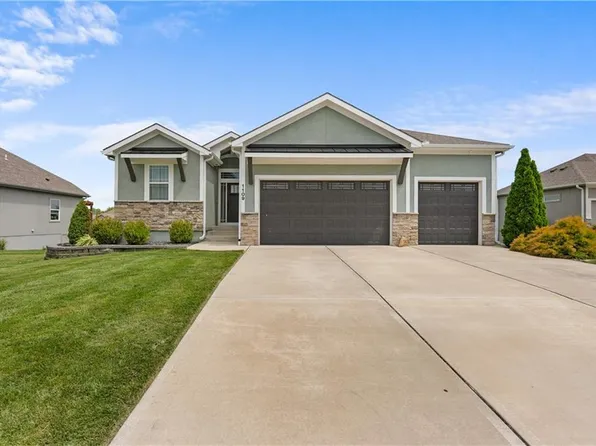 1109 SW Brookside Ct, Blue Springs, MO 64064