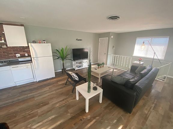 4th image of 1481 Lorilyn Ave Unit 4