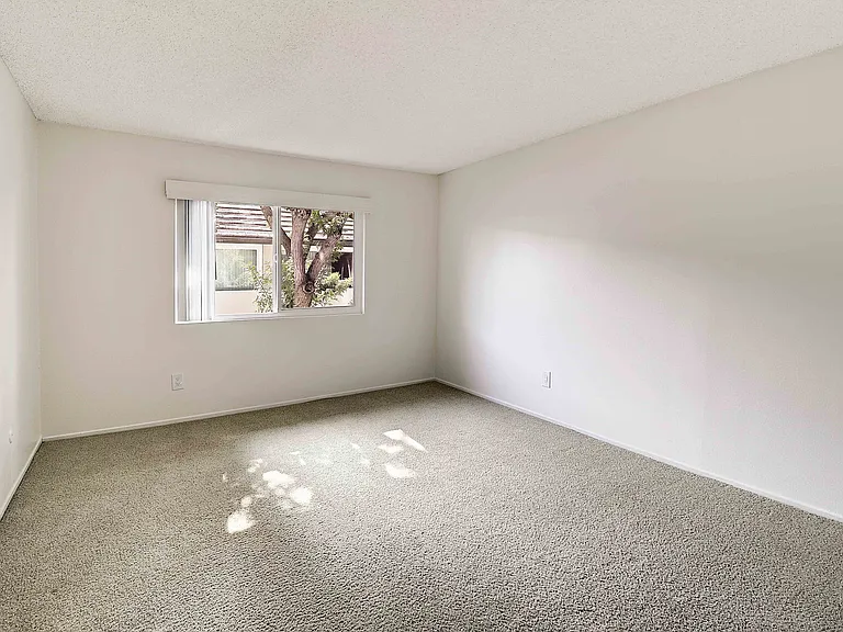 El Dorado Apartments — Photo 46