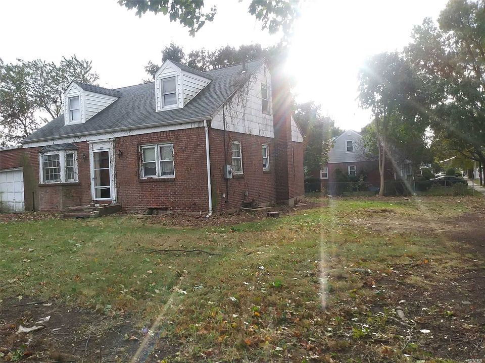 2nd image of 1949 New Hyde Park Rd