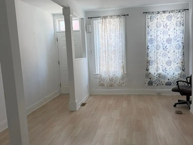 2228 Cross St — Photo 2