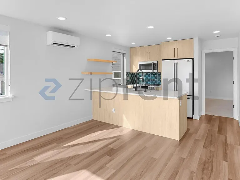 4605 NE 107th St — Photo 17