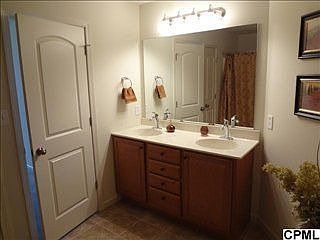 4th image of 156 Old Schoolhouse Ln