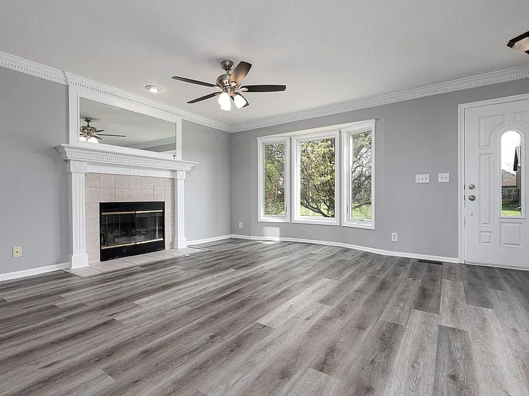 11246 N Madison Ave — Photo 1