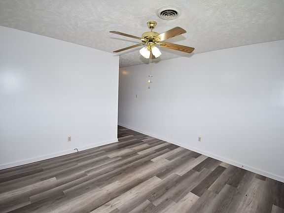 3rd image of 947 Charlotte St