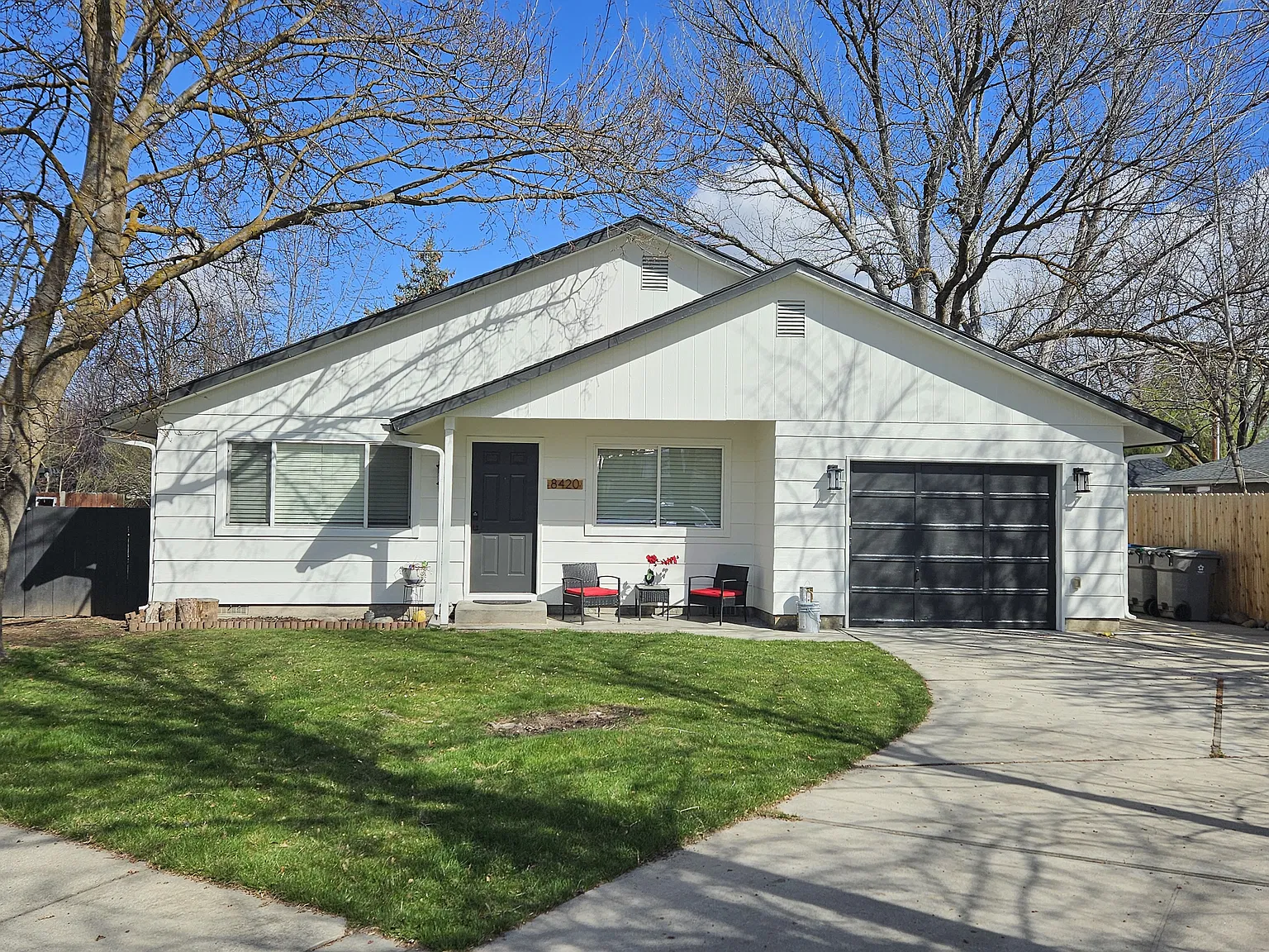 3 bed, 1214 sqft, $1,950 — Photo 1
