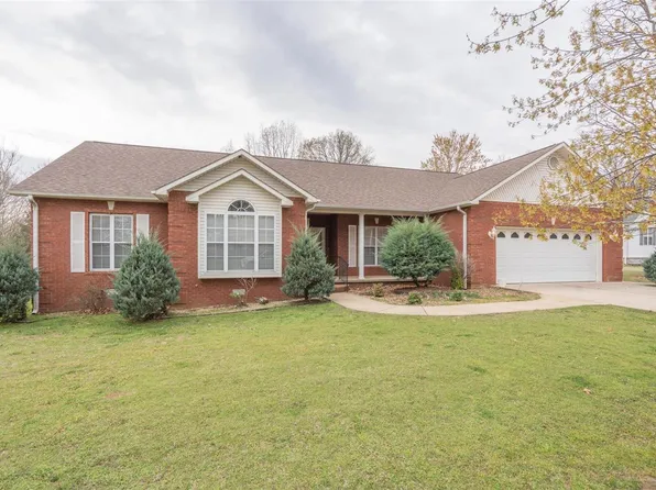 1702 Whispering Oaks Pl, Poplar Bluff, MO 63901