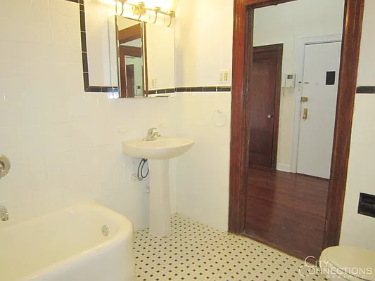 Rented by City Connections Realty | media 10