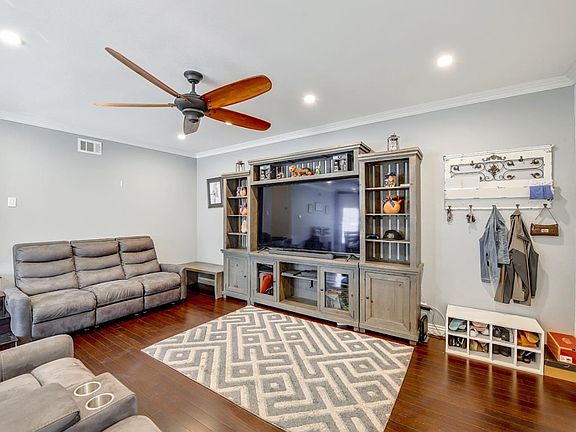 3rd image of 3133 Kenland Dr