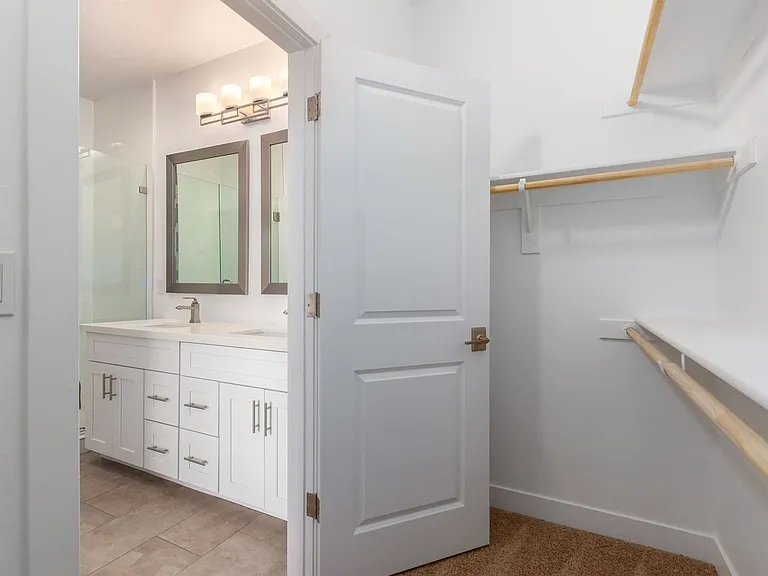 The Aeries Townhome Apartments — Photo 17