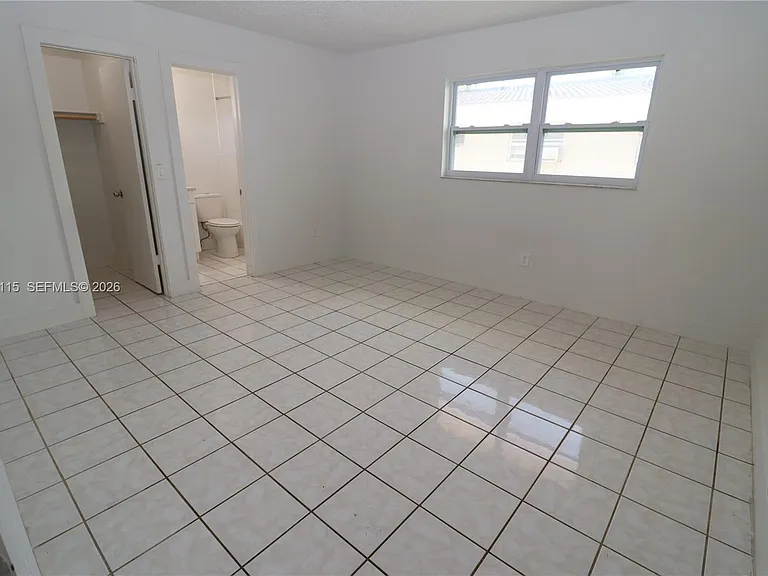 951 SW 7th St #4 — Photo 12