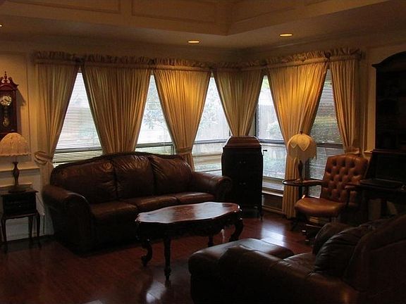 4th image of 3112 Woodridge Dr