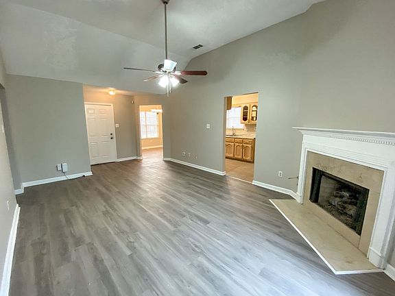 3rd image of 1633 Dexter Ln