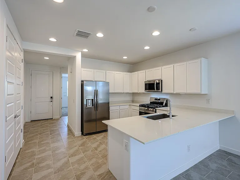 17347 W Gray Fox Trl — Photo 2