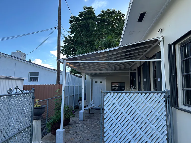 10761 NE 2nd Pl #EFFICIENCY — Photo 5