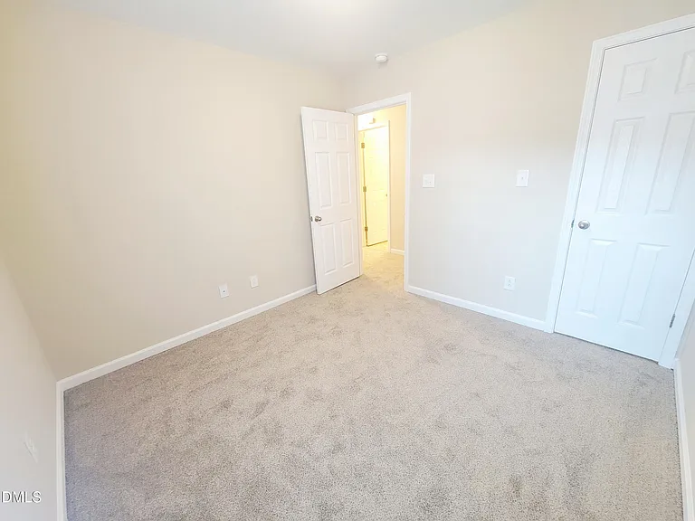 411 Whitehall Ct — Photo 44