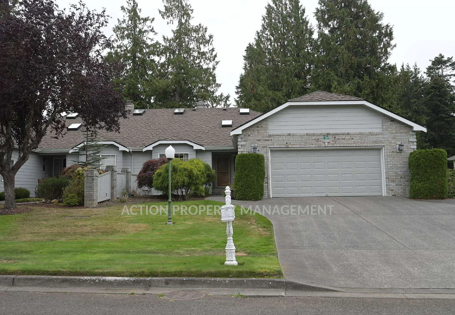 3 bed, 2.0 bath, 1955 sqft, $2,500 — Photo 1