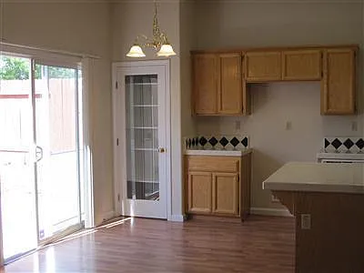 589 Alden Way — Photo 3