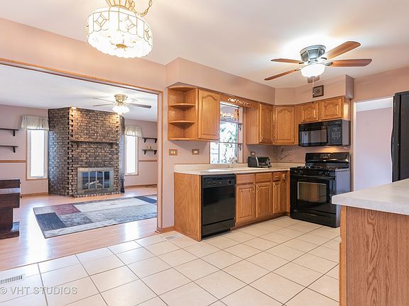 5th image of 8140 Kingsbury Dr