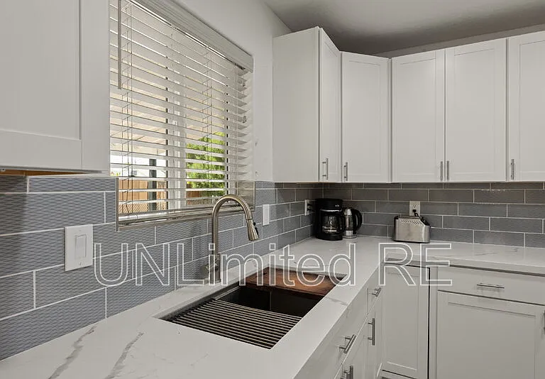 3486 N Christine Dr — Photo 10